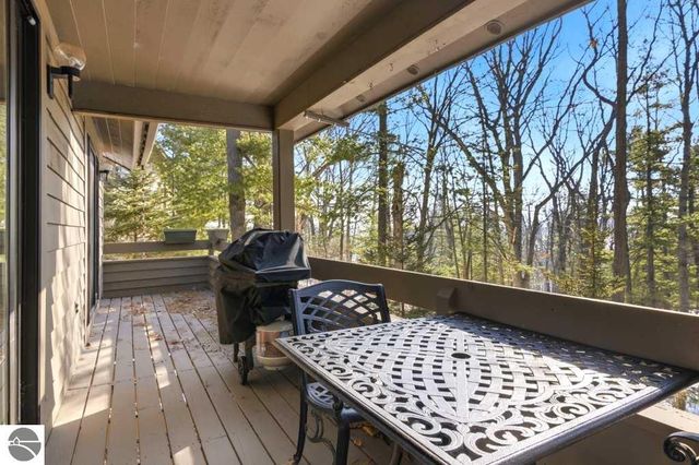 6273 Summit Court, Traverse City, MI 49686