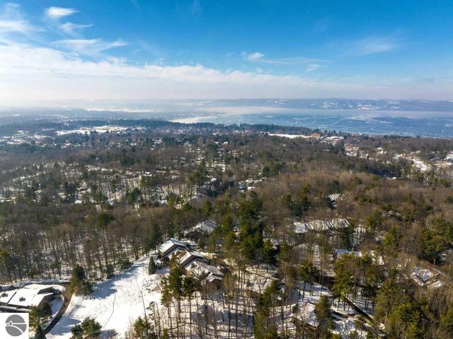 6273 Summit Court, Traverse City, MI 49686