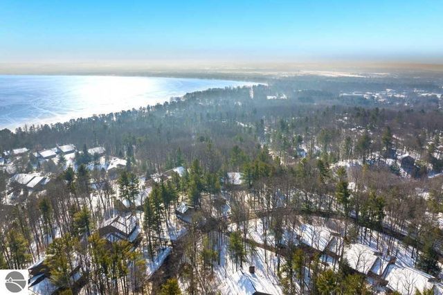 6273 Summit Court, Traverse City, MI 49686