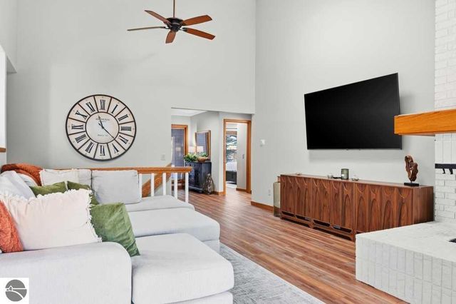 6273 Summit Court, Traverse City, MI 49686