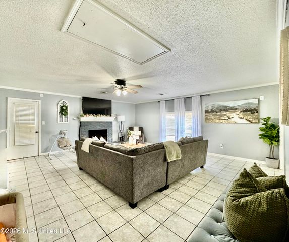 8201 Canterbury Drive, Southaven, MS 38671