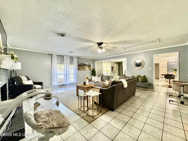 8201 Canterbury Drive, Southaven, MS 38671