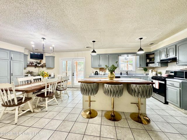 8201 Canterbury Drive, Southaven, MS 38671