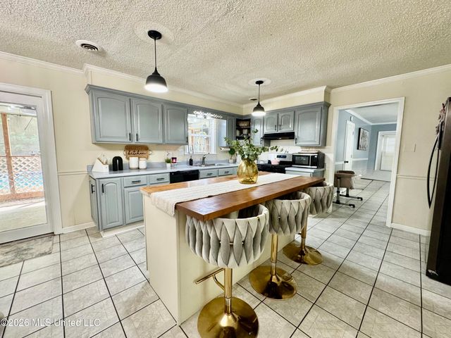 8201 Canterbury Drive, Southaven, MS 38671