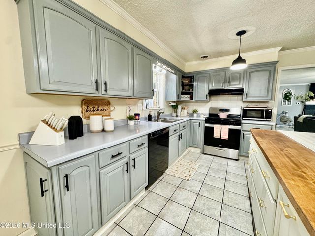8201 Canterbury Drive, Southaven, MS 38671