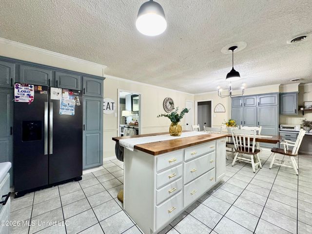 8201 Canterbury Drive, Southaven, MS 38671