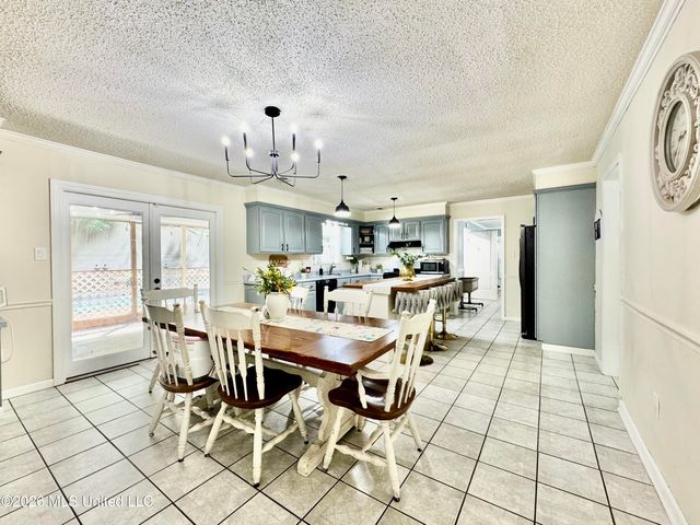 8201 Canterbury Drive, Southaven, MS 38671