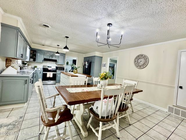 8201 Canterbury Drive, Southaven, MS 38671