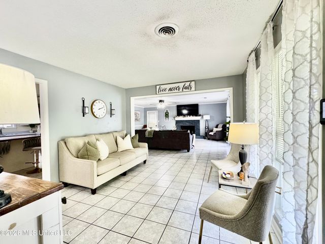8201 Canterbury Drive, Southaven, MS 38671