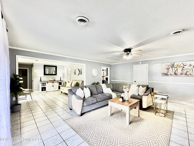 8201 Canterbury Drive, Southaven, MS 38671