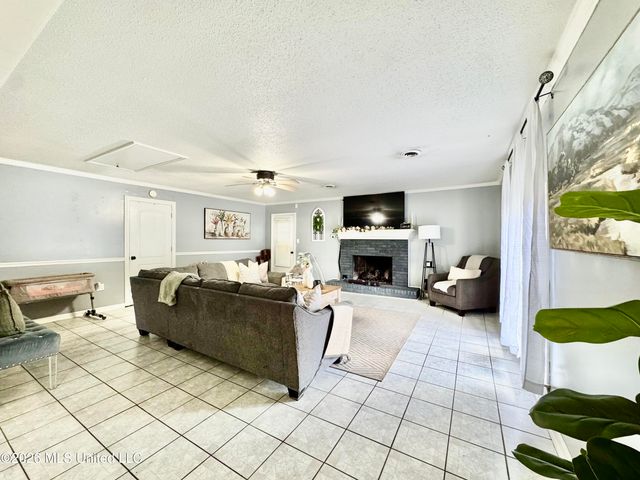 8201 Canterbury Drive, Southaven, MS 38671