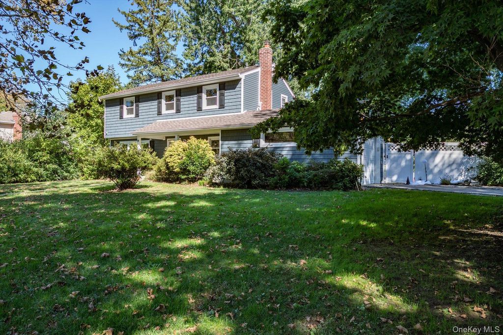18 Meadow Lark Drive, East Northport, NY 11731 — photo 2