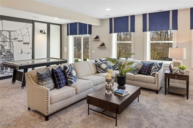 3633 Great Windsor Lane, Uniontown, OH 44685