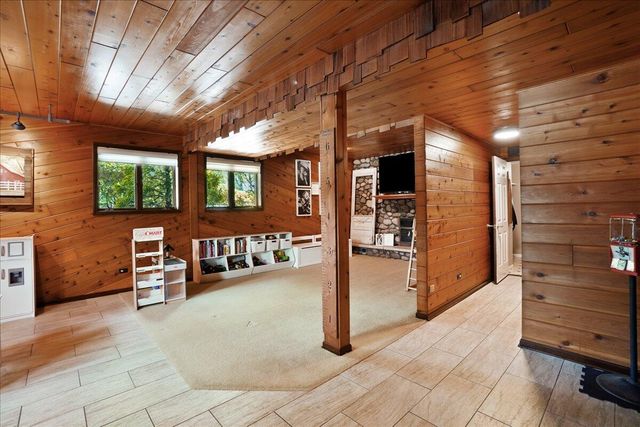 547 Heather Lane, Dyer, IN 46311