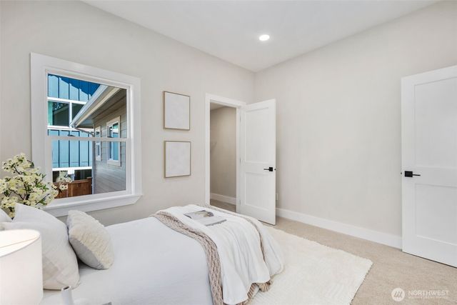 8226 Meridian Avenue N, Seattle, WA 98103