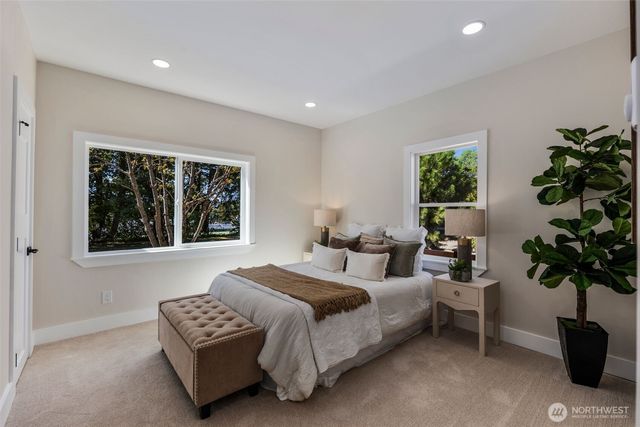 8226 Meridian Avenue N, Seattle, WA 98103