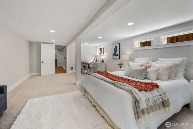 8226 Meridian Avenue N, Seattle, WA 98103