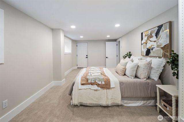 8226 Meridian Avenue N, Seattle, WA 98103