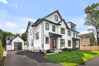 136 Hillside 136, Needham, MA 02494