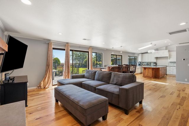 27033 E El Macero Dr, El Macero, CA 95618