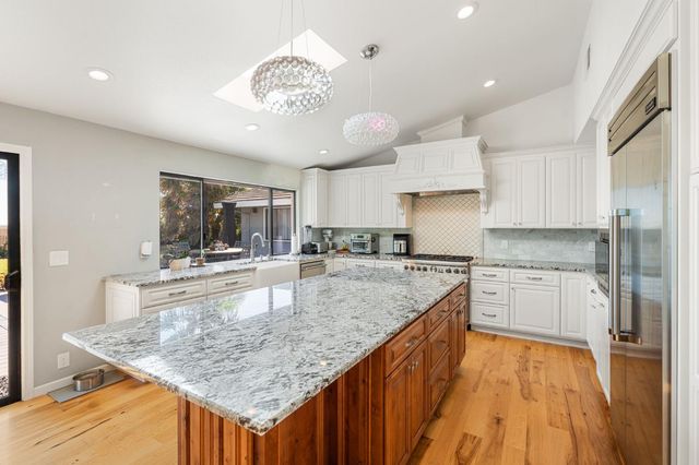 27033 E El Macero Dr, El Macero, CA 95618