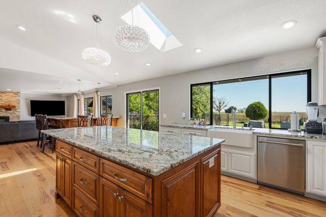 27033 E El Macero Dr, El Macero, CA 95618