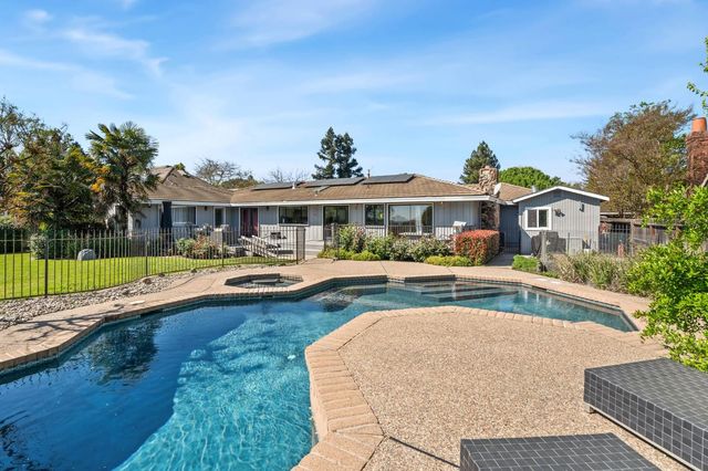 27033 E El Macero Dr, El Macero, CA 95618