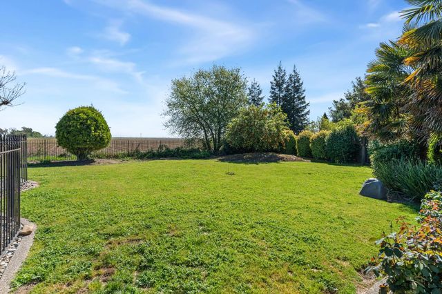 27033 E El Macero Dr, El Macero, CA 95618