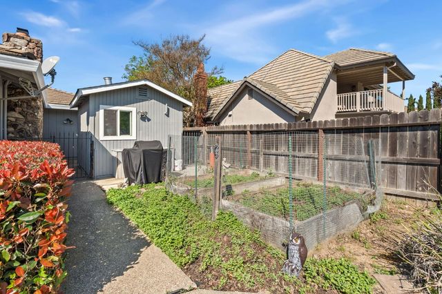 27033 E El Macero Dr, El Macero, CA 95618