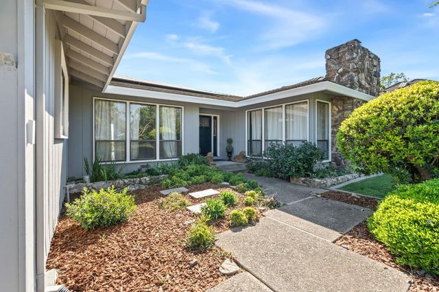 27033 E El Macero Dr, El Macero, CA 95618