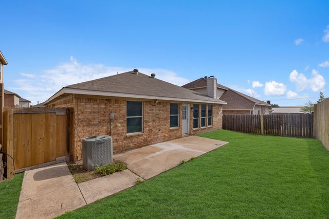 9909 Peregrine Trail, Fort Worth, TX 76108
