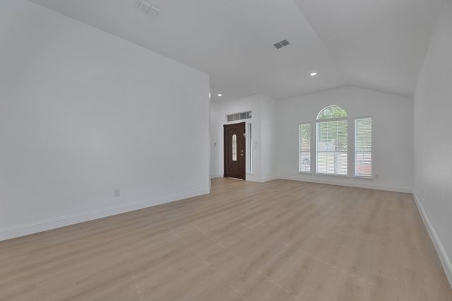 9909 Peregrine Trail, Fort Worth, TX 76108