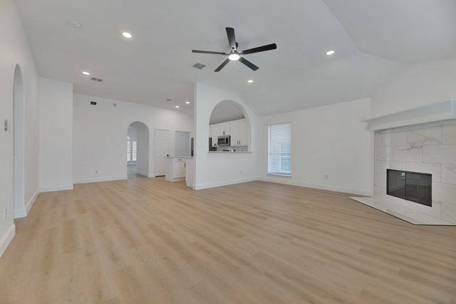 9909 Peregrine Trail, Fort Worth, TX 76108