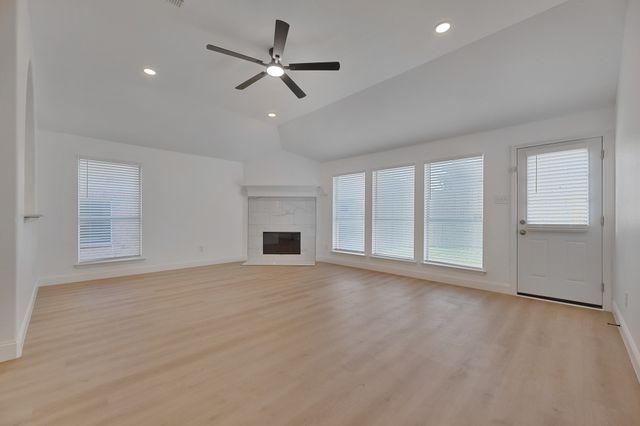 9909 Peregrine Trail, Fort Worth, TX 76108