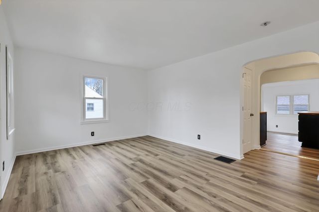 142 Rosslyn Avenue, Columbus, OH 43214