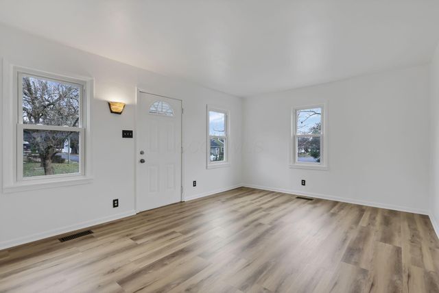 142 Rosslyn Avenue, Columbus, OH 43214