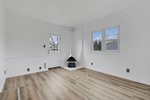 142 Rosslyn Avenue, Columbus, OH 43214