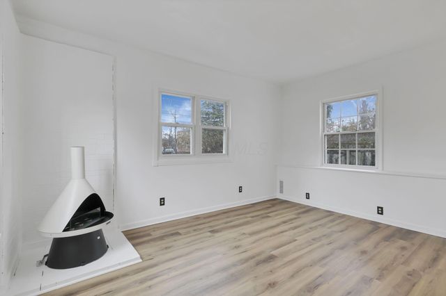 142 Rosslyn Avenue, Columbus, OH 43214