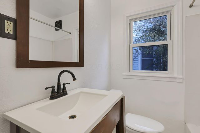 142 Rosslyn Avenue, Columbus, OH 43214