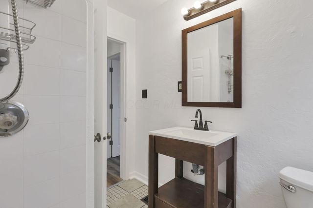 142 Rosslyn Avenue, Columbus, OH 43214