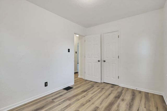 142 Rosslyn Avenue, Columbus, OH 43214