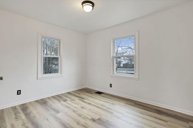 142 Rosslyn Avenue, Columbus, OH 43214