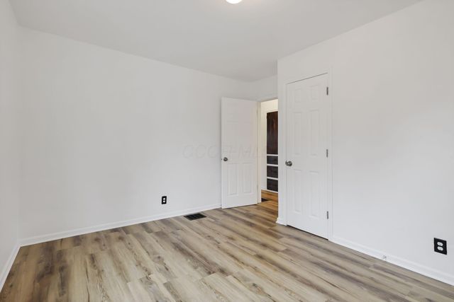 142 Rosslyn Avenue, Columbus, OH 43214