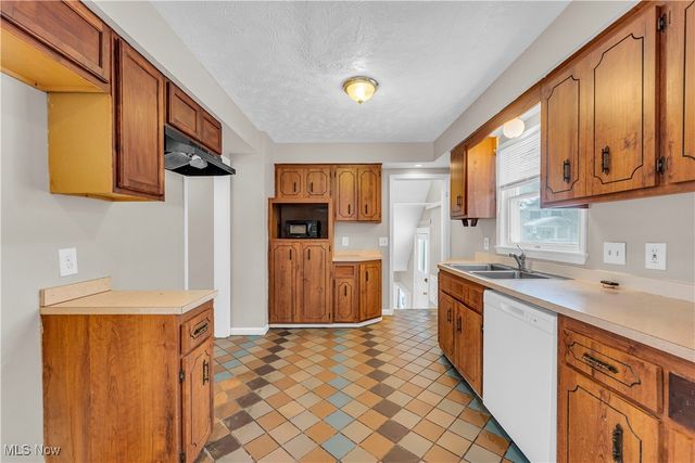 1599 Felton Road, Euclid, OH 44121