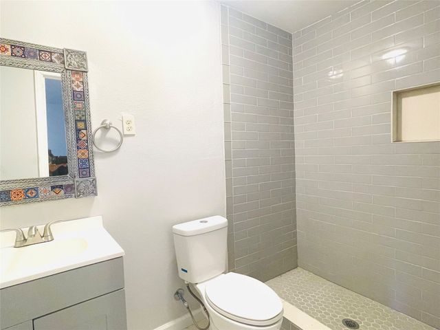 203 Ennis Street, Waxahachie, TX 75165