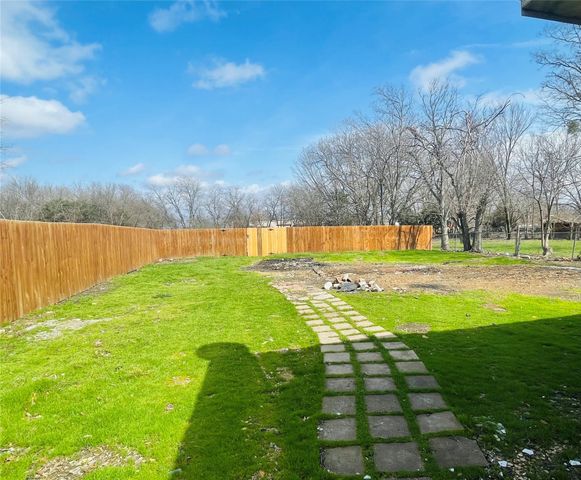 203 Ennis Street, Waxahachie, TX 75165
