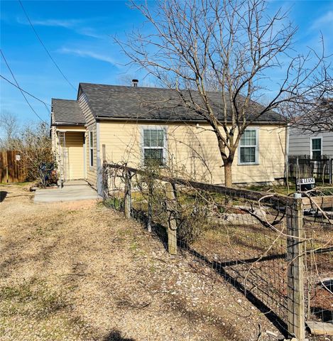 203 Ennis Street, Waxahachie, TX 75165