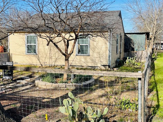 203 Ennis Street, Waxahachie, TX 75165