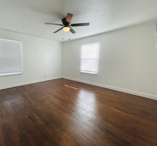 203 Ennis Street, Waxahachie, TX 75165