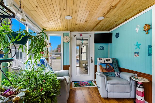 462 Oak Ave., Murrells Inlet, SC 29576